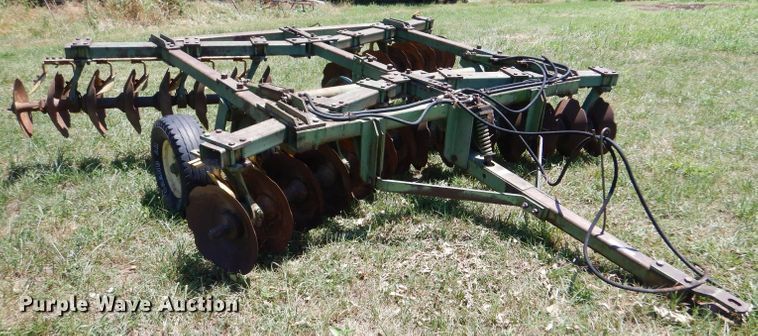 image for item LP9433 John Deere  tandem disk