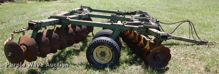 image for item LP9433 John Deere  tandem disk