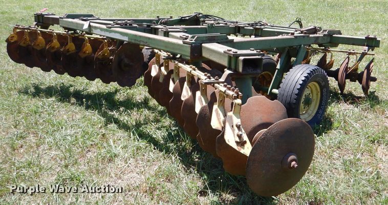 image for item LP9433 John Deere  tandem disk