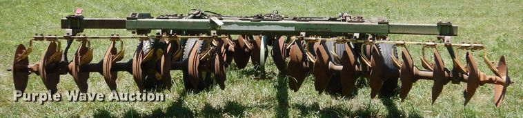 image for item LP9433 John Deere  tandem disk