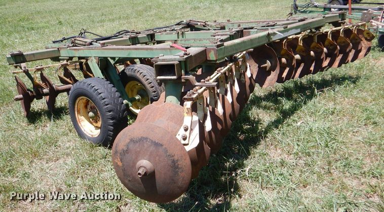image for item LP9433 John Deere  tandem disk