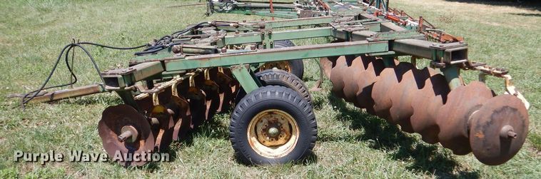 image for item LP9433 John Deere  tandem disk