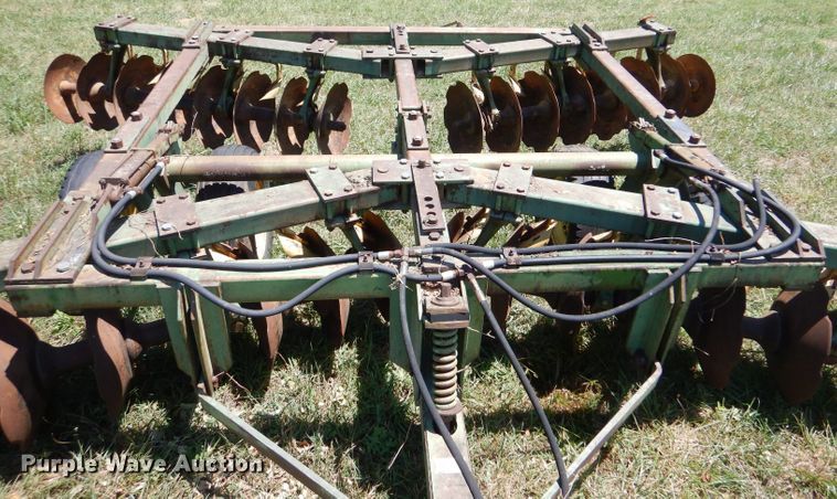 image for item LP9433 John Deere  tandem disk