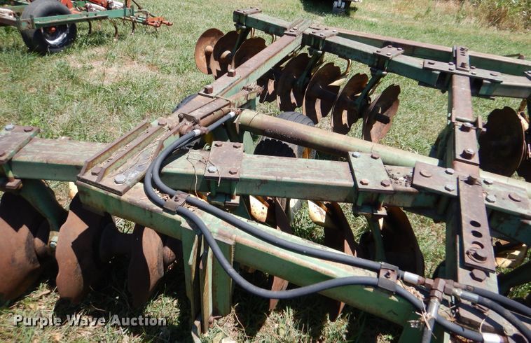 image for item LP9433 John Deere  tandem disk
