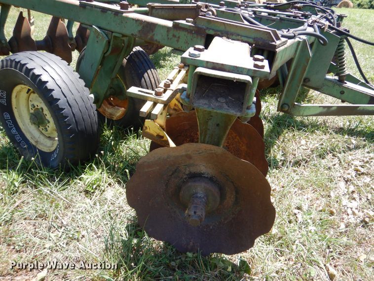 image for item LP9433 John Deere  tandem disk