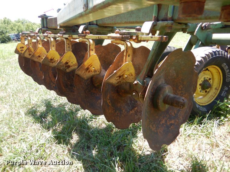 image for item LP9433 John Deere  tandem disk