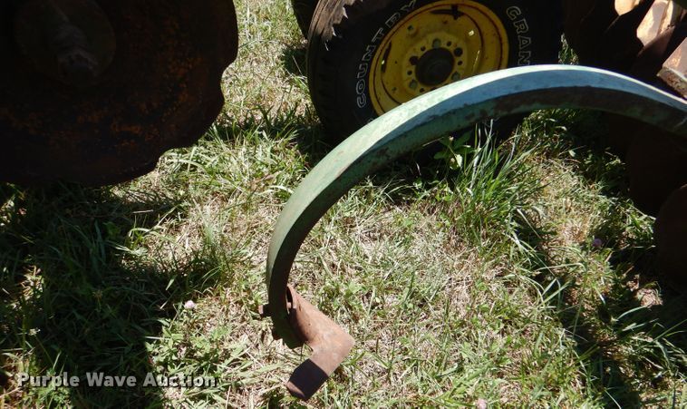 image for item LP9433 John Deere  tandem disk