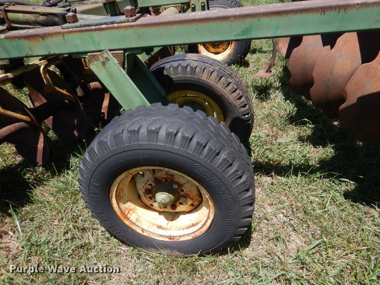 image for item LP9433 John Deere  tandem disk