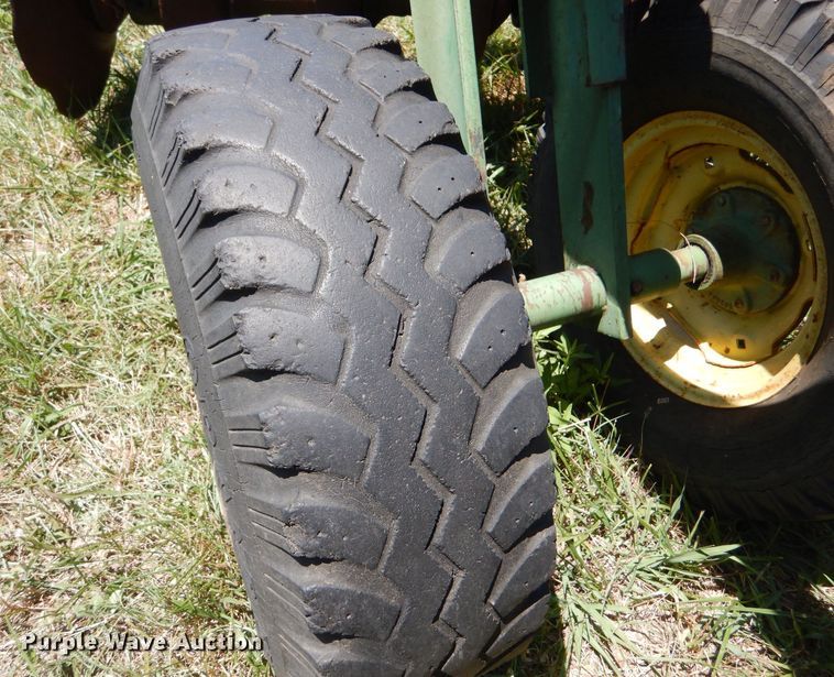 image for item LP9433 John Deere  tandem disk