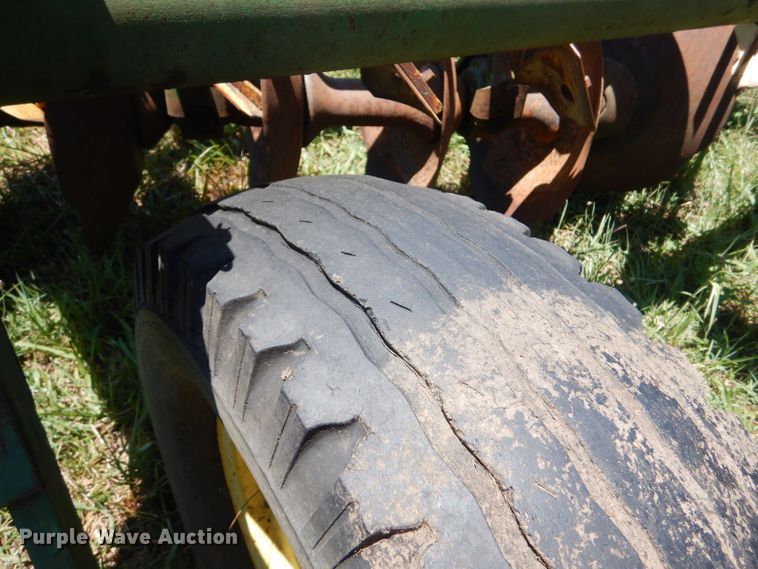 image for item LP9433 John Deere  tandem disk