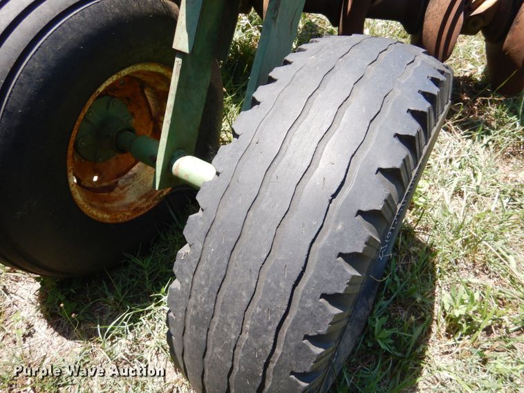 image for item LP9433 John Deere  tandem disk
