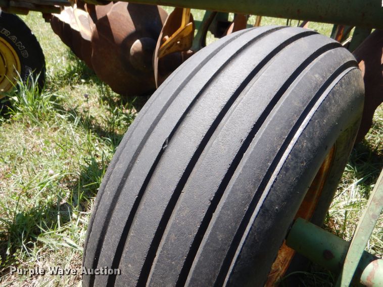 image for item LP9433 John Deere  tandem disk