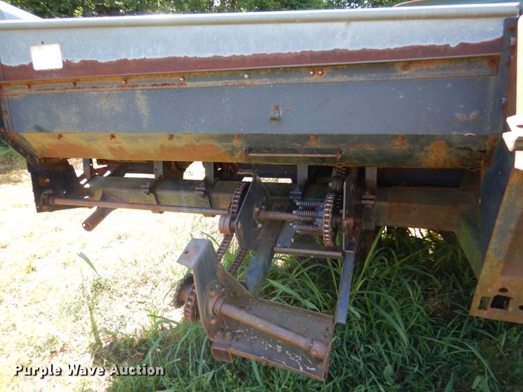 image for item LP9436 Allis Chalmers 630N  corn head