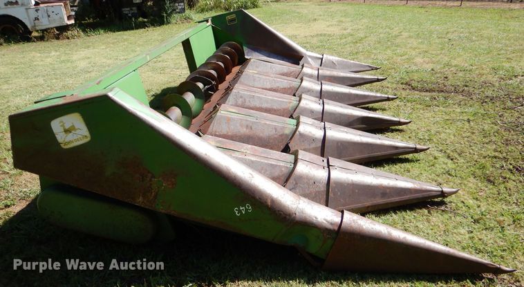 image for item LP9437 John Deere 643  corn head