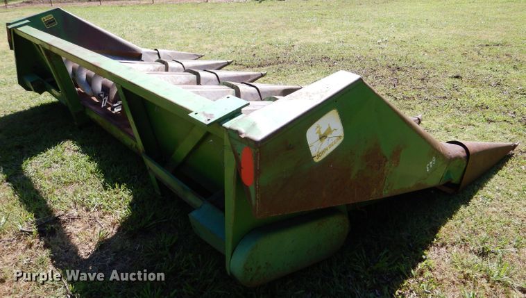 image for item LP9437 John Deere 643  corn head