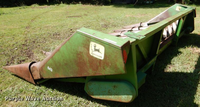 image for item LP9437 John Deere 643  corn head