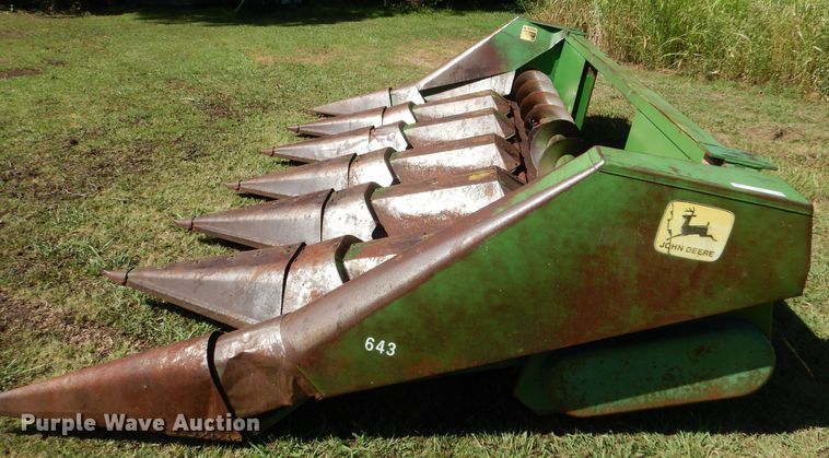 image for item LP9437 John Deere 643  corn head