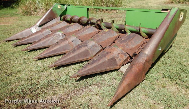 image for item LP9437 John Deere 643  corn head