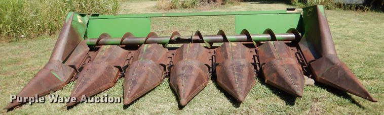 image for item LP9437 John Deere 643  corn head