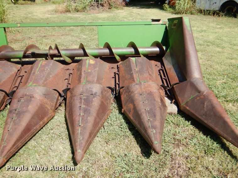 image for item LP9437 John Deere 643  corn head