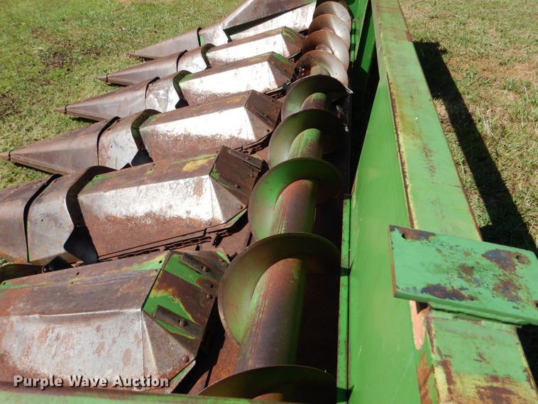 image for item LP9437 John Deere 643  corn head