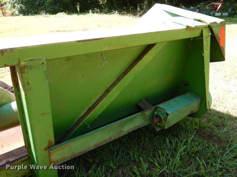 image for item LP9437 John Deere 643  corn head