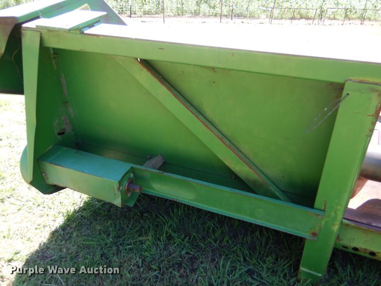 image for item LP9437 John Deere 643  corn head