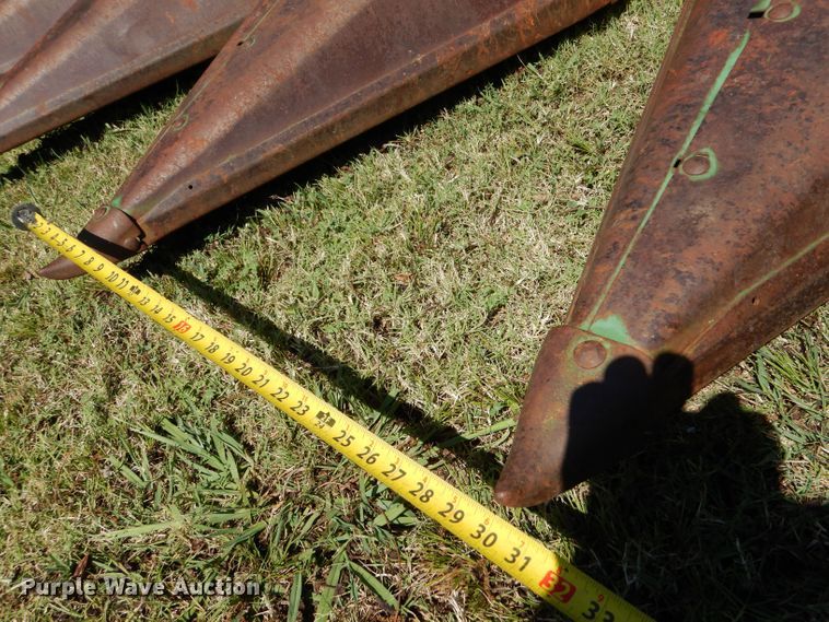 image for item LP9437 John Deere 643  corn head