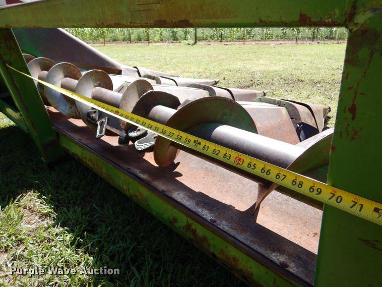 image for item LP9437 John Deere 643  corn head