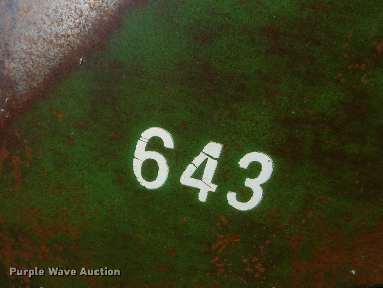 image for item LP9437 John Deere 643  corn head
