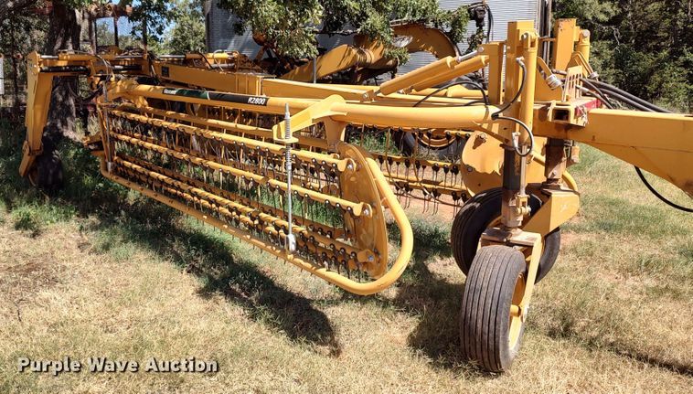 image for item MF9524 2021 Vermeer R2800  hay rake