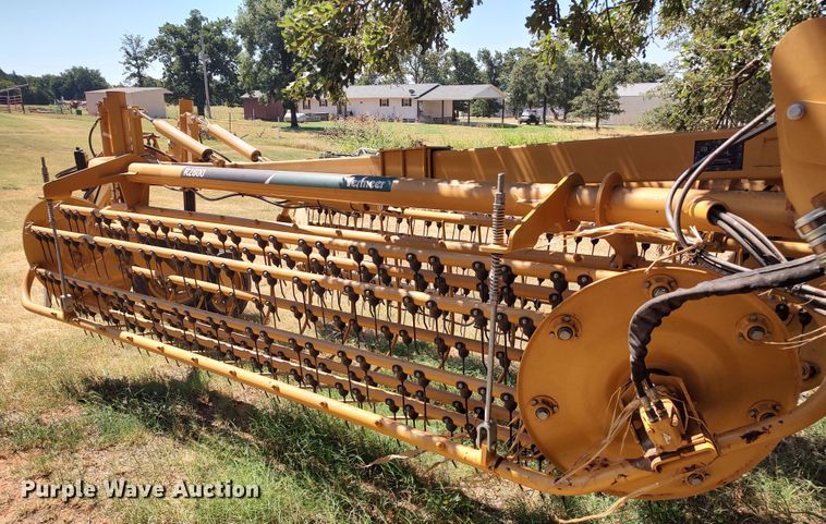 image for item MF9524 2021 Vermeer R2800  hay rake