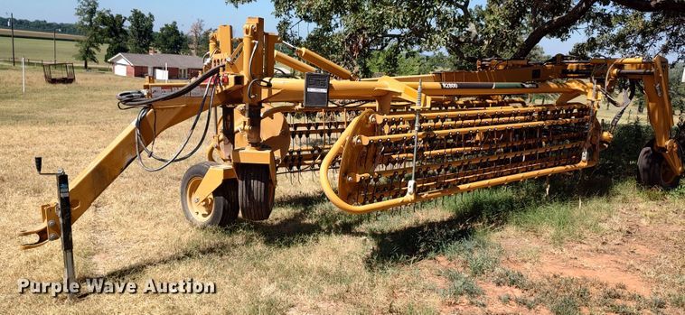 image for item MF9524 2021 Vermeer R2800  hay rake