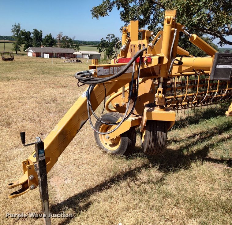 image for item MF9524 2021 Vermeer R2800  hay rake