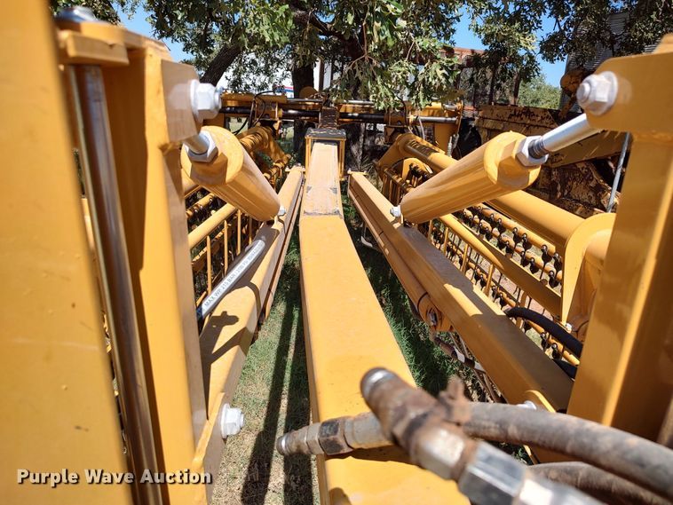 image for item MF9524 2021 Vermeer R2800  hay rake