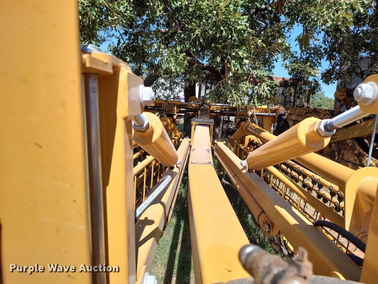 image for item MF9524 2021 Vermeer R2800  hay rake