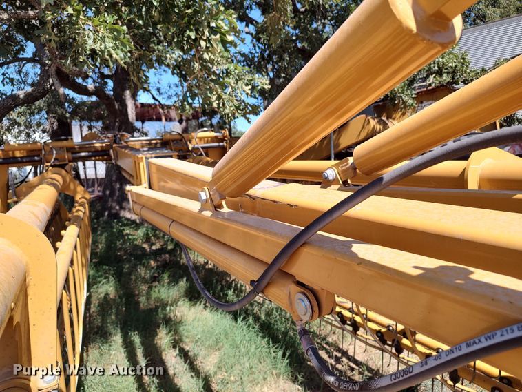 image for item MF9524 2021 Vermeer R2800  hay rake