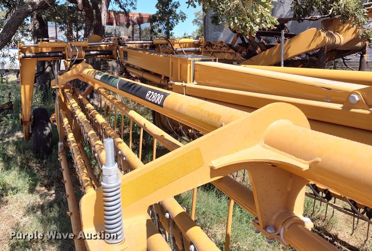 image for item MF9524 2021 Vermeer R2800  hay rake