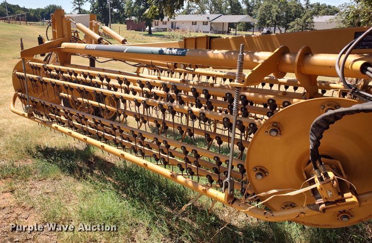 image for item MF9524 2021 Vermeer R2800  hay rake