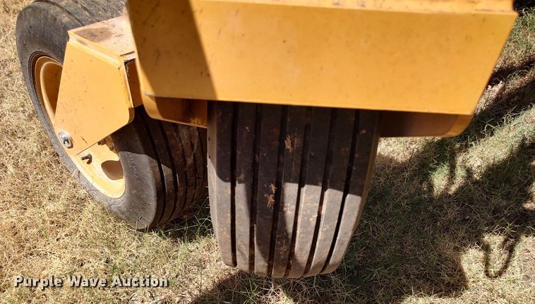 image for item MF9524 2021 Vermeer R2800  hay rake