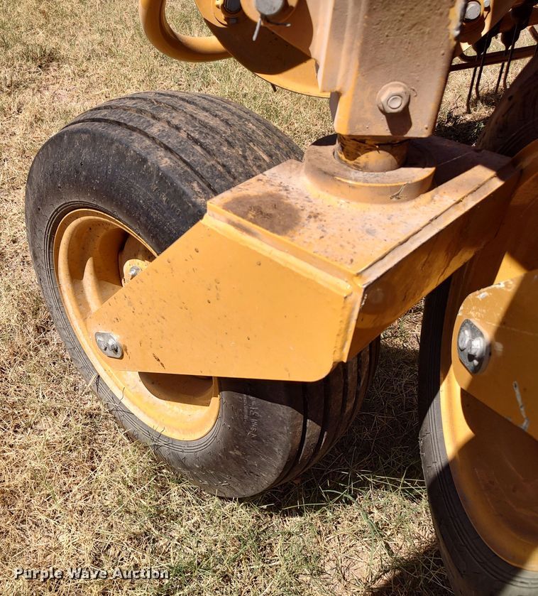 image for item MF9524 2021 Vermeer R2800  hay rake