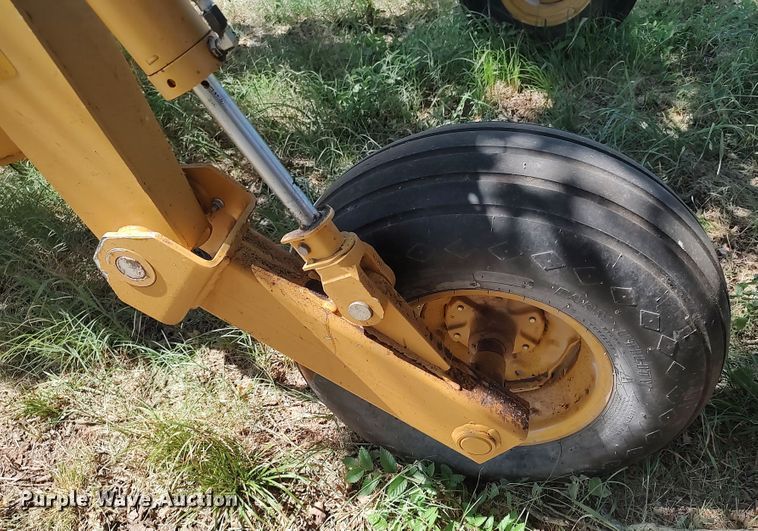 image for item MF9524 2021 Vermeer R2800  hay rake