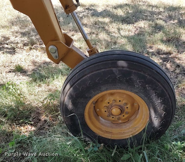 image for item MF9524 2021 Vermeer R2800  hay rake