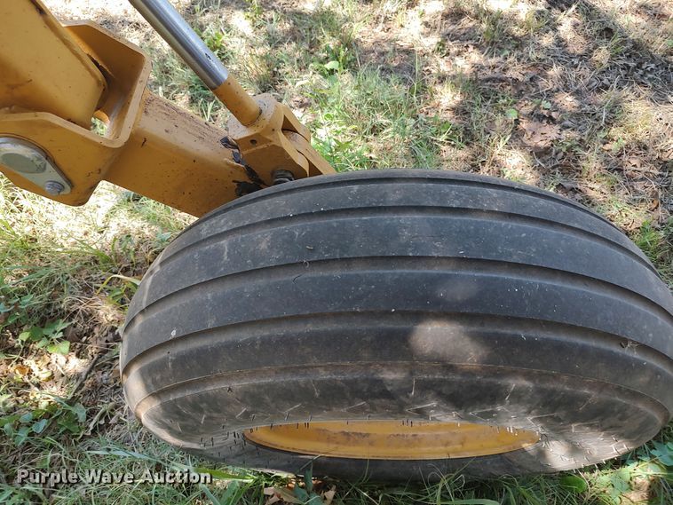 image for item MF9524 2021 Vermeer R2800  hay rake