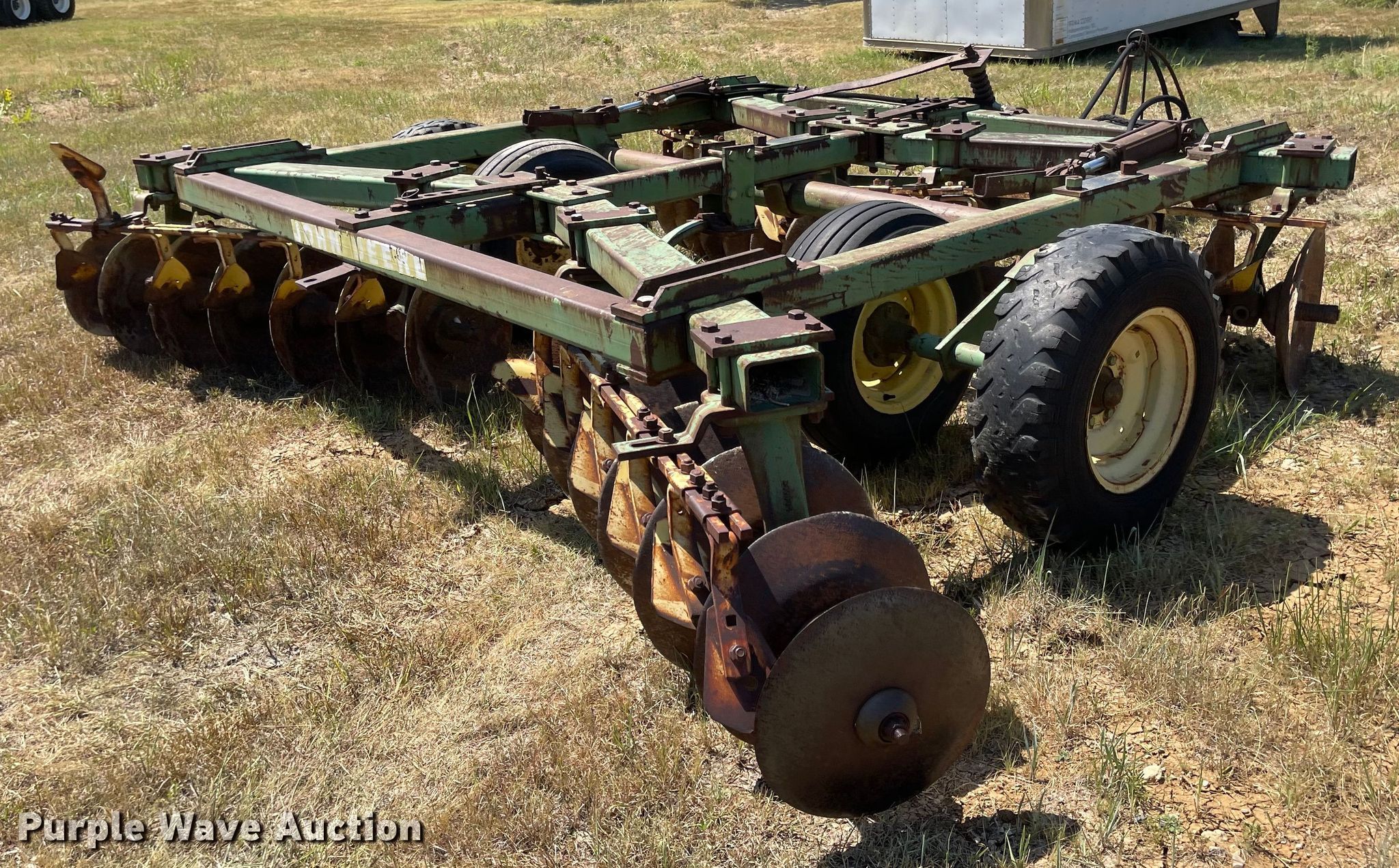 John Deere tandem disk in Coffeyville, KS Item LF9182 sold Purple Wave