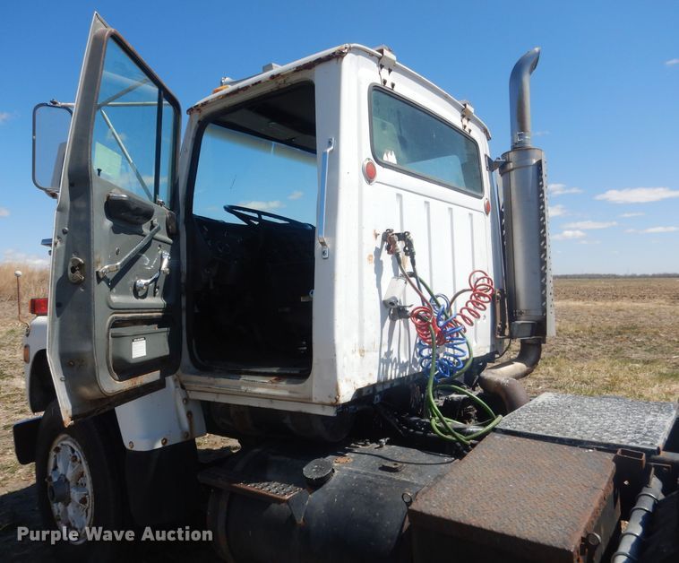 image for item DJ1257 1986 Ford LN9000  semi truck