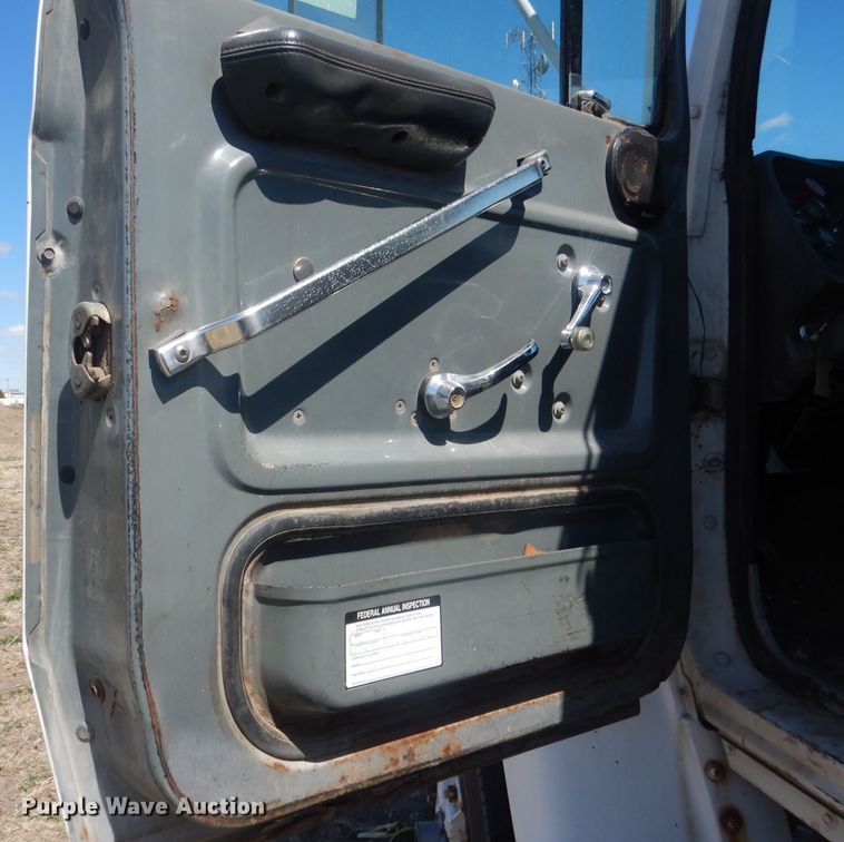 image for item DJ1257 1986 Ford LN9000  semi truck