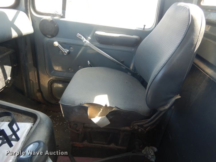 image for item DJ1257 1986 Ford LN9000  semi truck