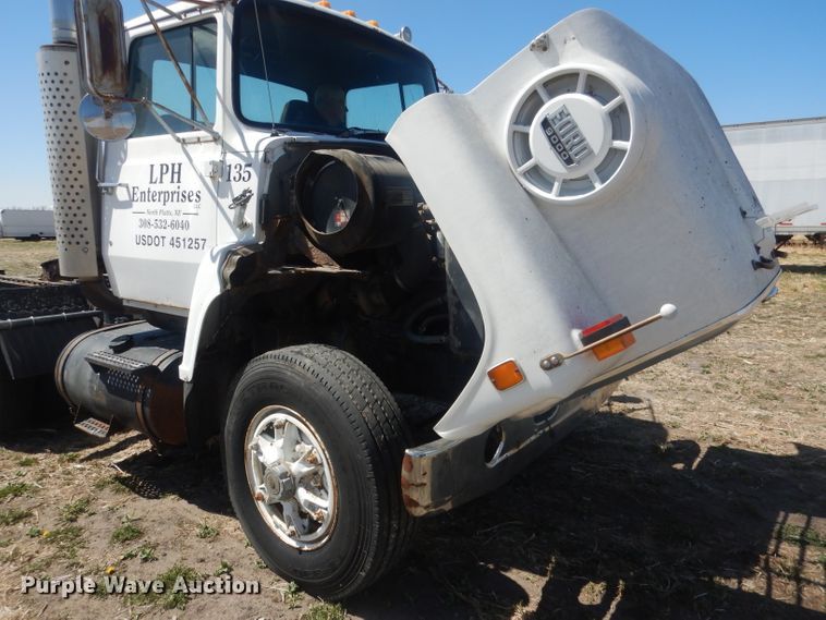 image for item DJ1257 1986 Ford LN9000  semi truck