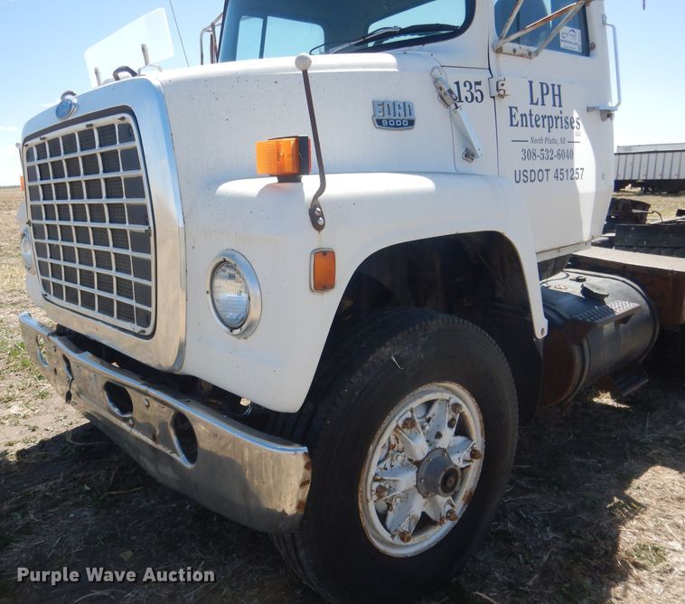 image for item DJ1257 1986 Ford LN9000  semi truck